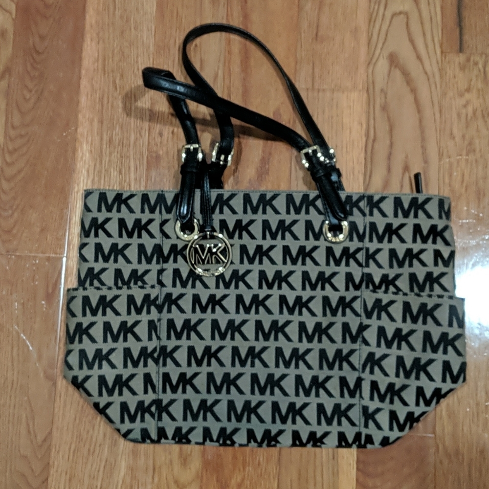 Michael kors logo handbag